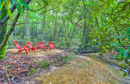 Cozy Creekside Mountain Escape w/ Hot Tub! - Foto 35