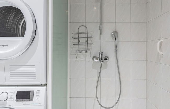 Historical 2BR Apartment with Sauna & Great Location - Foto 23