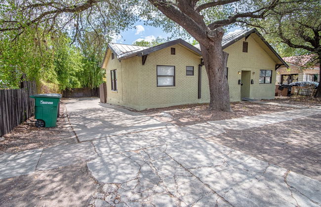 Cozy Downtown Guest House 2br/1ba Sleeps 8 - Foto 32