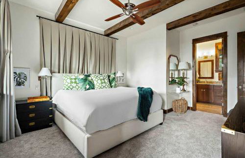 Lake Travis Luxe Villa - 4BR, Pickleball & BBQ - Foto 17