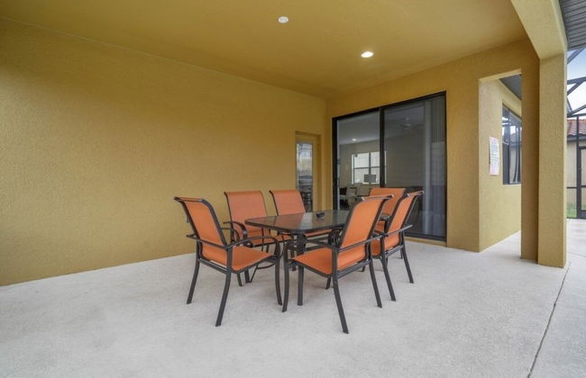 Beautiful 4 Bedroom Home Near Disney! 4 Villa by Redawning - Foto 31