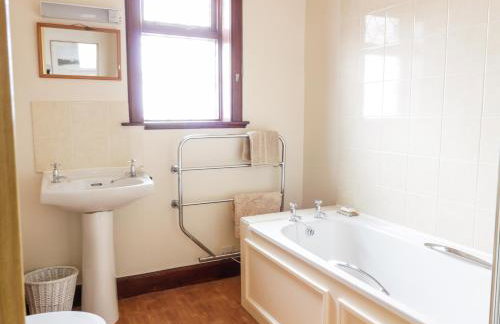 Courtyard Cottage - Photo 15