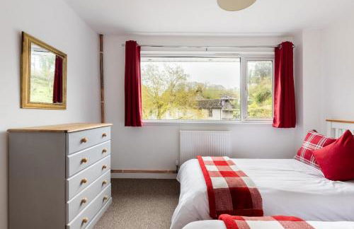 The Old Salt Store, 2 bed apartment with stunning river view - Photo 8