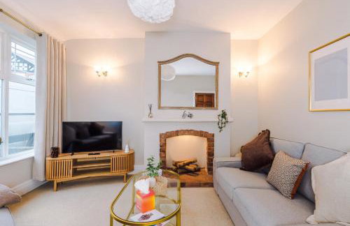 Cosy 3-Bed, Sleeps 5, Free Parking, Long and Short Stays - Photo 17