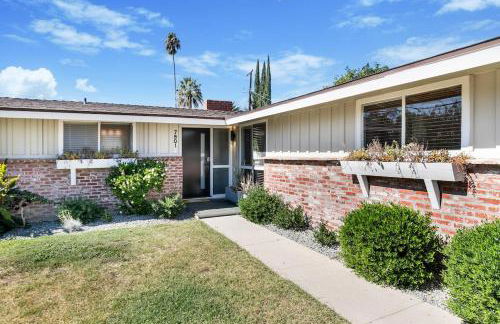 SoCal Retreat with Pool and Spacious Backyard - Foto 8