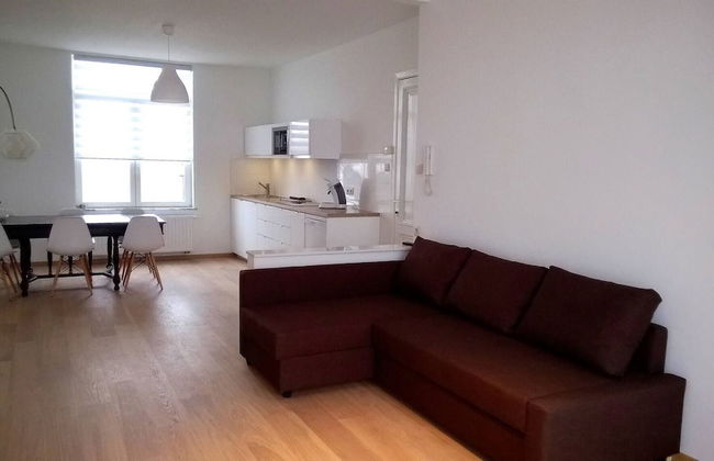 Almost White, Near Train, Metro N7688 - Foto 14