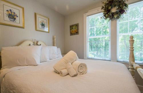 Historic 4BR Colonial with Pool Table and Fire Pit - Foto 25