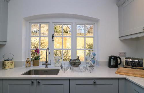 April Cottage - Photo 12