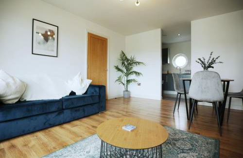 2 bedroom Apartment In Cardiff Bay with Private Parking By N And N Stays, perfect for corporate and leisure stays, long stays welcome, Scafollding currently on building, does not affect the apartment - Photo 18