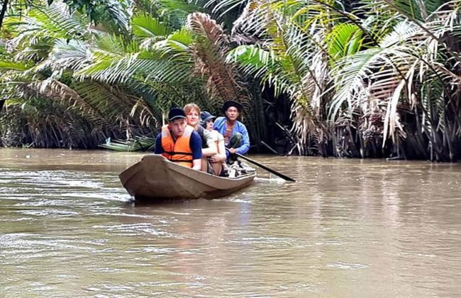 Peaceful Homestay in the Middle of Fruit Garden - Room With Four Double Beds - Foto 21