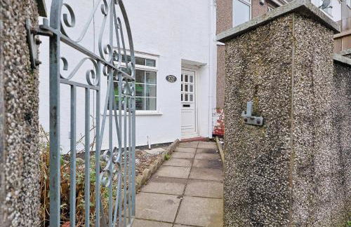 Perfect Booking 2 Bed Home in Merthyr Tydfil - Photo 47