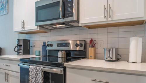 Beautiful RiverWalk Apt with Full Amenities, King Bed & Free Parking - Foto 4