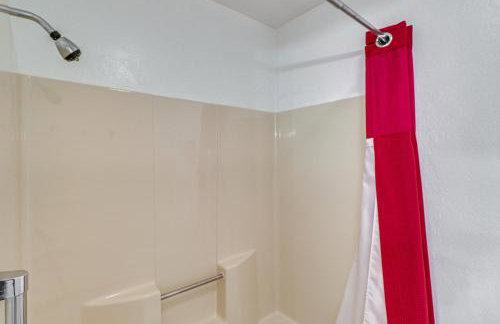 Deck and Mtn Views Libby Home on Golf Course! - Foto 20