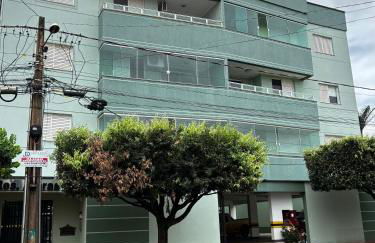 apartamento mobiliado 2 quartos com ótima localização - Foto 1