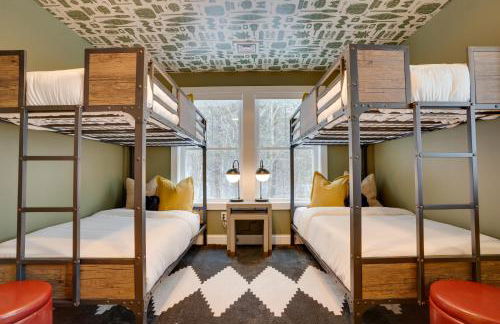 '"Luxury Mountain Getaway'" Sauna, Hot Tub, Massage Chair, Pool Table - Photo 4