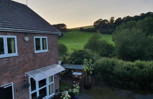 Idyllic 2 Bedroom Self-Contained UpsideDown Annexe - Photo 53