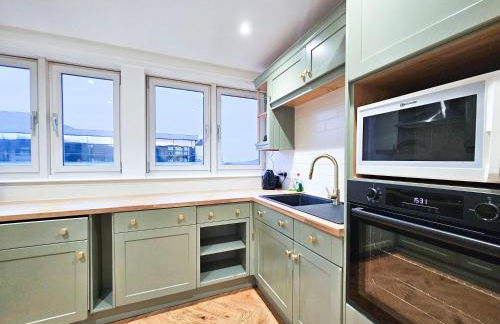 Edinburgh Central 2-bedroom Apartment with Free Parking and Stunning Views - Photo 29