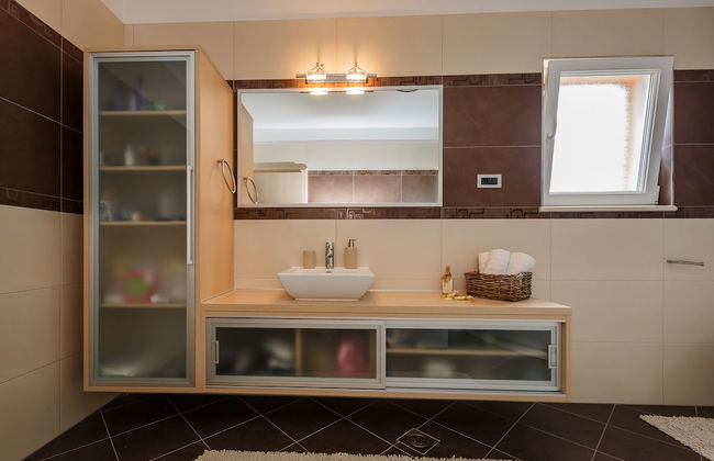 Luxury Secluded Villa w. Pool, Jacuzzi and Garden - Photo 33