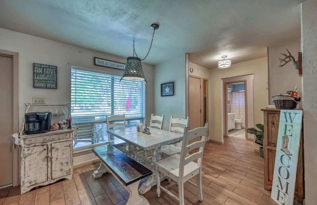 Kerrville Hidden Gem With Firepit and Grill - Great Location - Foto 9