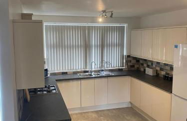 Spacious Apartment, steps away from Heaton Park - Foto 6