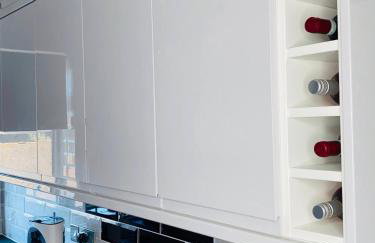 Bright, Spacious, modern Interior Decor 2 bedrooms Apartment with amazing views - Photo 12