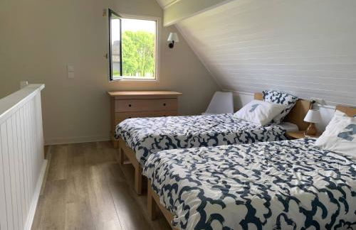 Cottage YVEL au Pied du lac au Duc, son Golf et sa Base Nautique - Foto 12