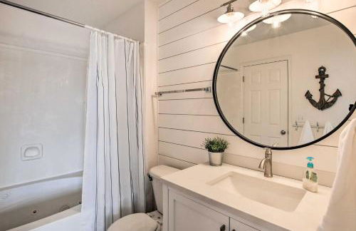 Spacious Garden City Townhome with Lake Views! - Photo 24