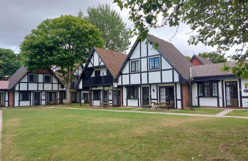 3.9. Tudor Court - Foto 1