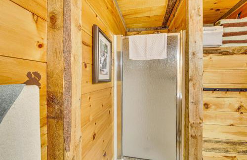 Rustic Searsport Cabin Loft and Sunroom on 10 Acres - Foto 16