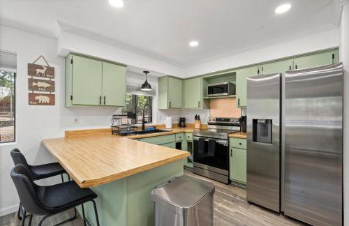 Modern Lakeside Family Fun Cabin - Foto 21