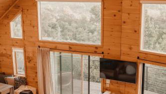 Award-Winning A-Frame with Views and Cedar Hot Tub - Foto 3