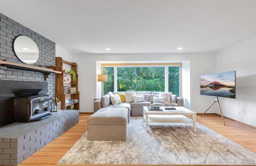 Charming and Spacious House with Relaxing Huge Deck - Foto 3