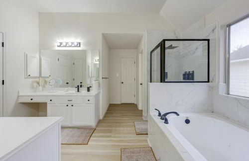 Amazing Getaway Home - 4 Bedrooms 2,5 Baths - West Houston, Katy, Richmond - Huge Pool, Mini-Golf, PingPong, Billards, BBQ, Katy Asian Town, Typhoon Waterpark, King Bed - Foto 15