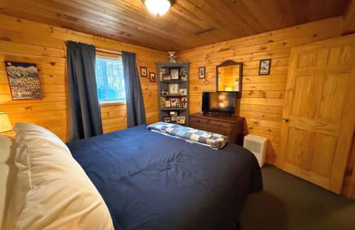 4M Cozy A-Frame in Bethlehem, NH - Fireplace, Firepit & Close to Skiing & Trails, Dogs welcome! - Photo 24