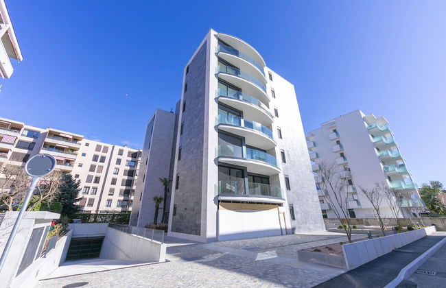 Charming Home - Photo 14