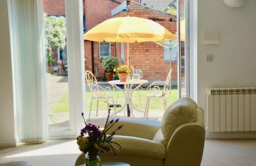 glastonbury town garden house - Photo 1