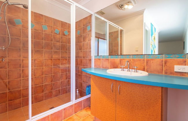 Relax and Unwind at Heavenly Hideaway - Photo 11