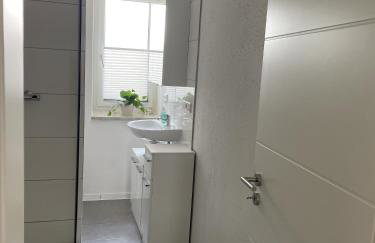 6-Personen Apartment mit großem Parkplatz, Küche & WLAN ideal für Monteure und Familien - Foto 3