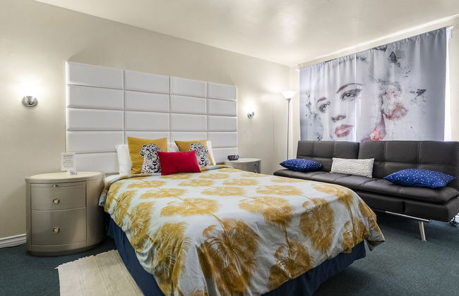 The New Star Motel with Studio-Kitchens: 1950s Extended-Stay Lodging and Retreat Center - Photo 26