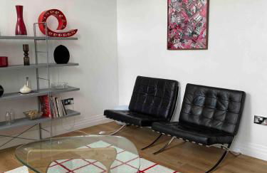 Entire Industrial Style Apartment With Free Parking & Wifi - Foto 3