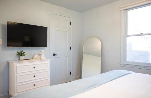 Renovated Cape Near Beach with Fire Pit - Foto 21