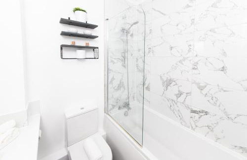 Newly Renovated Modern 3BR Home Near the River Thames - Foto 18