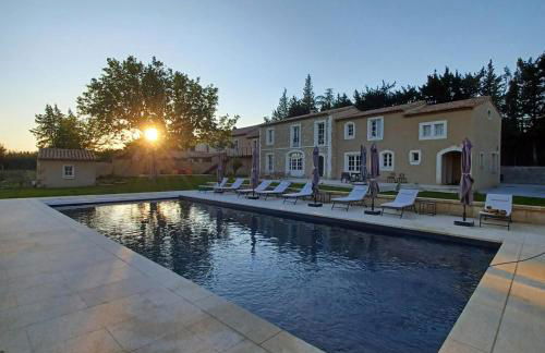 Superbe Mas Provençal rénové avec piscine, billard et climatisation à Paradou - Foto 11