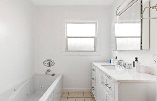 Modern Oasis with Pool & Jacuzzi near Universal Studios - Foto 5