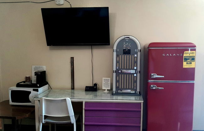 The New Star Motel with Studio-Kitchens: 1950s Extended-Stay Lodging and Retreat Center - Photo 50