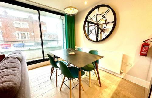 Super Modern New 2 Bedroom Apartment - Next to the Beach - Great Location - Fast WiFi - Smart TV - sleeps up to 4! Close to Purbeck, Corfe Castle, Sandbanks, Poole & Bournemouth - Foto 19