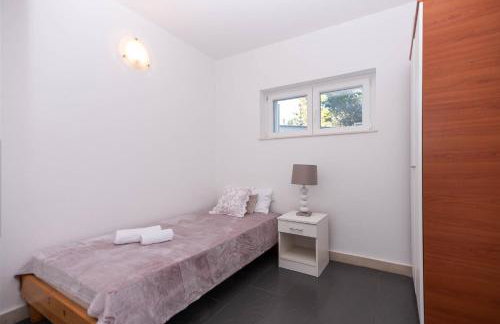 Amazing house W pool and big sunny terrace close to sea & beach - Photo 17