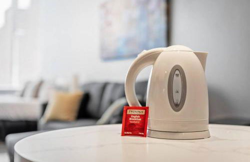 MDRN Escape with Natural Light Wi-Fi Gym Parking - Foto 10