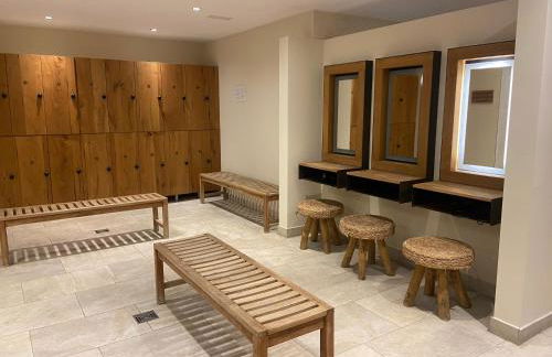 HM111 Penthouse Apartment with Lake View & free Spa Access- Lower Mill Estate Cotswolds - Foto 25