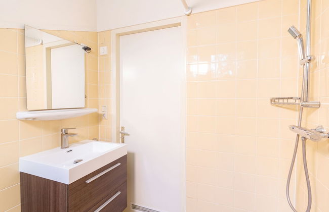 Restyled Holiday Home with 2 Bathrooms near Beach - Photo 11